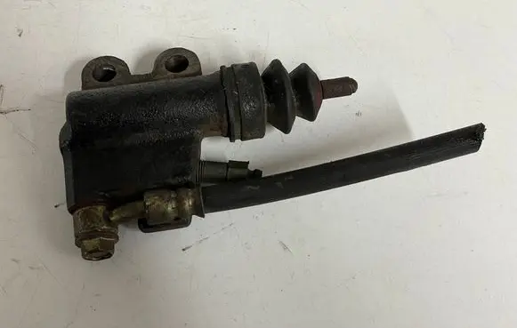 Clutch slave cylinder