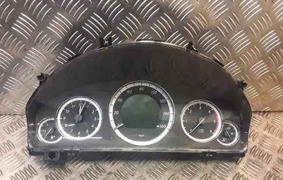 Mercedes-Benz E W212 Speedometer (instrument cluster) 2129005203 A2129005203