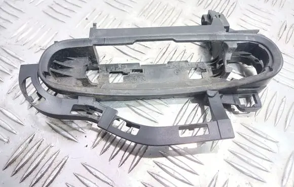 Rear door exterior handle/bracket
