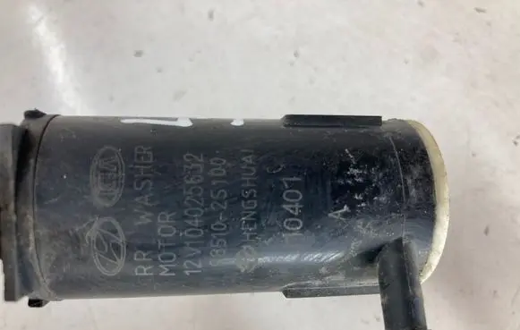 KIA Sportage Windscreen/windshield washer pump 985102S100