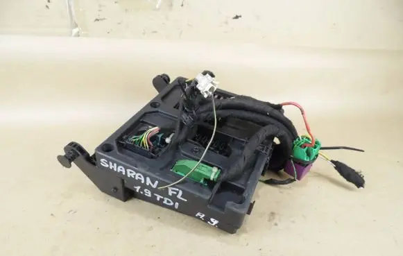 Volkswagen Sharan Fuse module S110730300J 7M3962258S 420020804