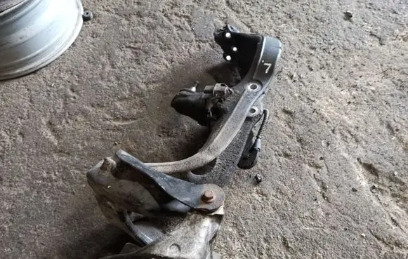 Citroen C5 Front lower control arm/wishbone 9661544680