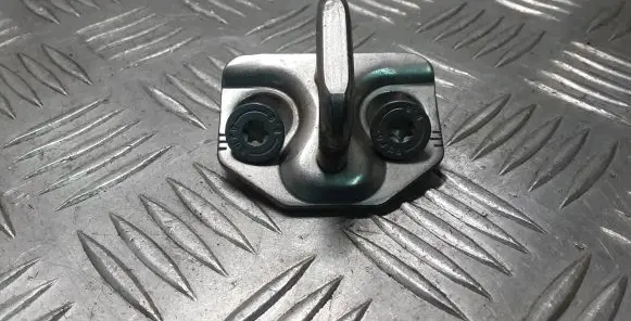 Volvo V40 Rear door lock loop/hook striker 31391833