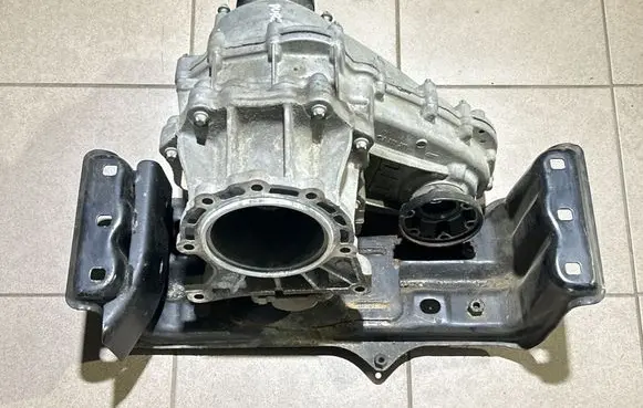 Gearbox transfer box case
