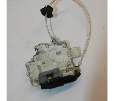 Audi A3 S3 8P Front door lock 4F2837016B