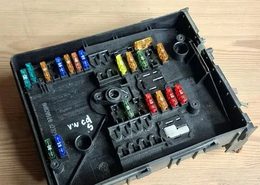 Volkswagen Caddy Fuse module 8H020510