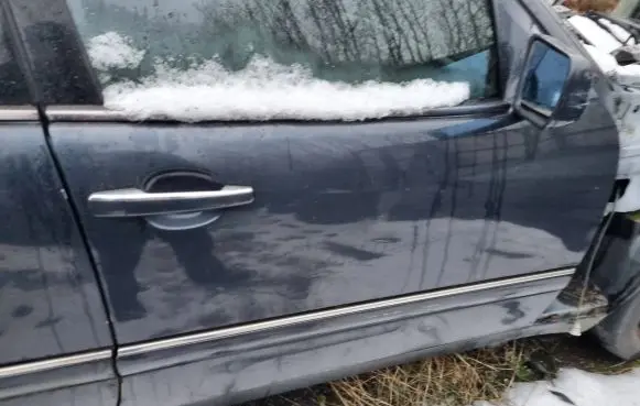 Mercedes-Benz E AMG W210 Front door