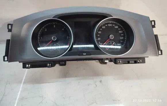 Volkswagen Golf VII Speedometer (instrument cluster) 5G1920741A