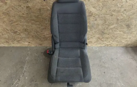 Volkswagen Touran I Second row seats 1T0883063D 821435364