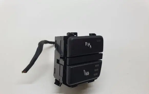 BMW 5 E60 E61 Seat heating switch 915907702 9159077