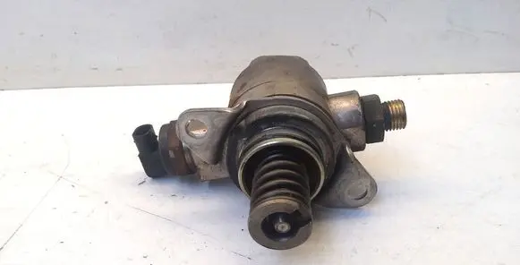 Audi A4 S4 B8 8K Fuel injection high pressure pump 06J025E