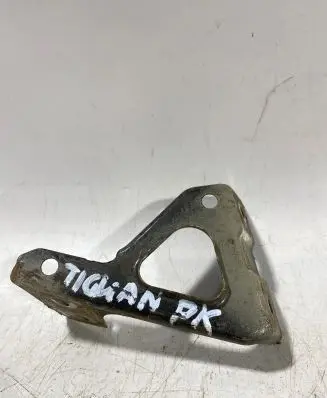 Volkswagen Tiguan Front splash guards bracket 5n0821135