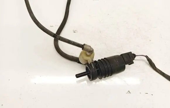 Mercedes-Benz C AMG W204 Windscreen/windshield washer pump 2048660221