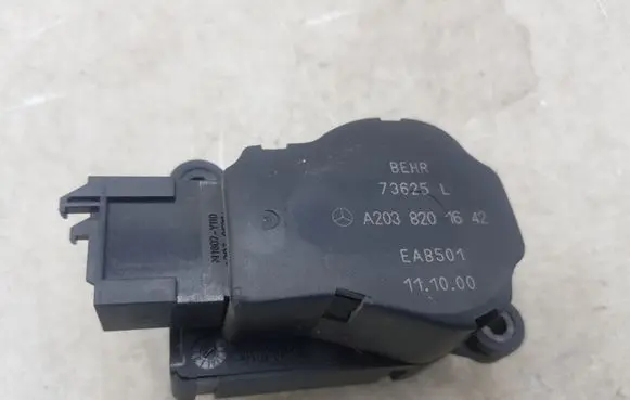 Mercedes-Benz C W203 Air flap motor/actuator 2038201642