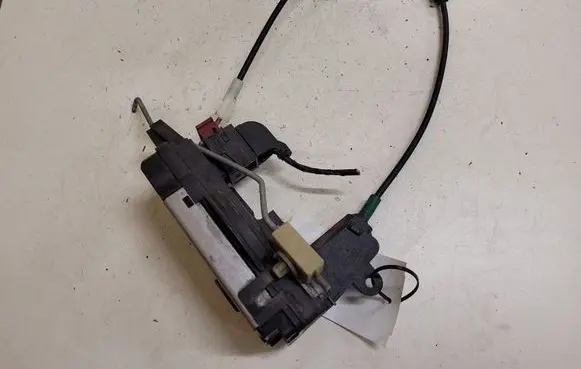 Opel Astra H Front door lock 13128112