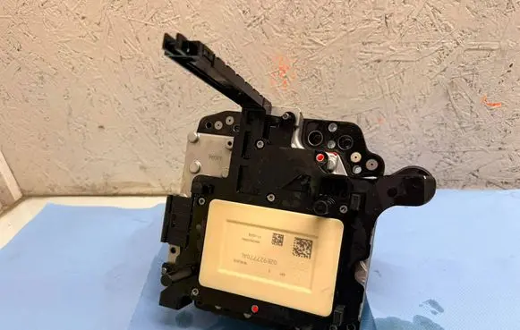 Volkswagen PASSAT B7 Transmission gearbox valve body 02E927770AL 02E325025AL