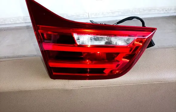 Tailgate rear/tail lights