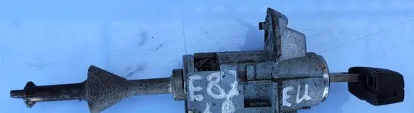 BMW 1 E81 E87 Front door lock (next to the handle) 