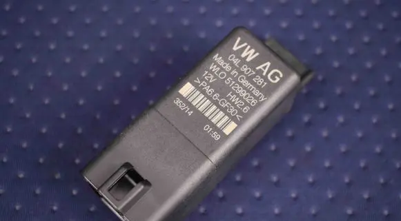 Volkswagen Tiguan Glow plug pre-heat relay 04L907281