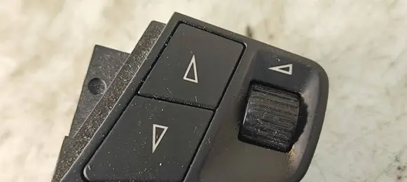 Steering wheel buttons/switches