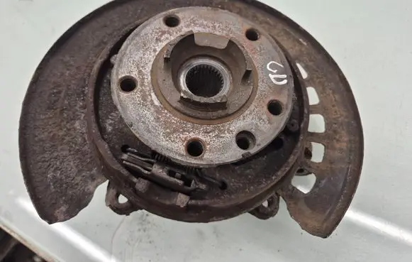 Rear wheel hub