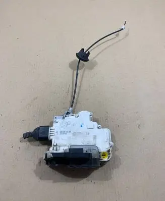 Audi A4 S4 B7 8E 8H Front door lock 8E1837015AA