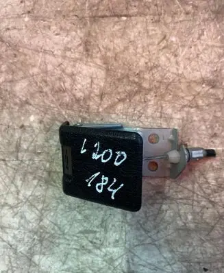 Mitsubishi L200 Engine bonnet (hood) release handle 