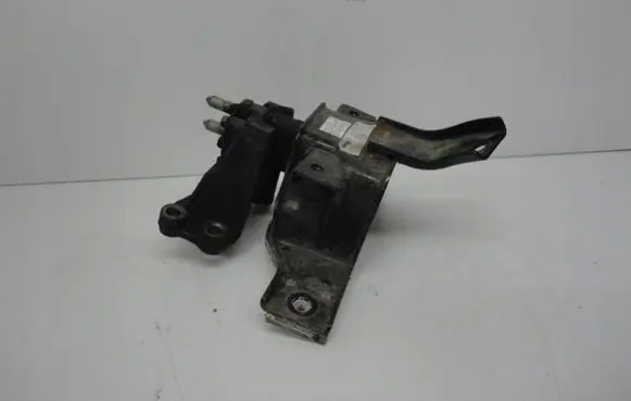 Gearbox mounting bracket