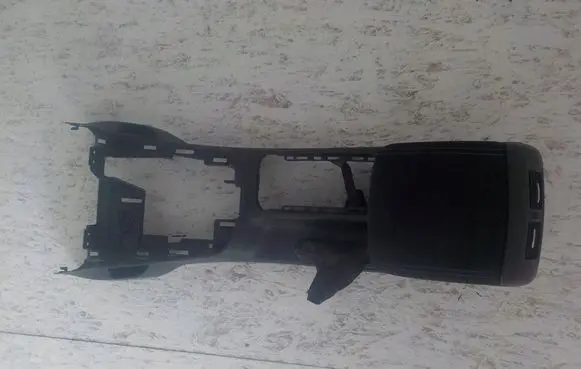 Nissan Navara D23 Other center console (tunnel) element 81930