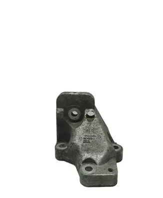 Engine mounting bracket