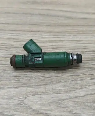 Volvo S60 Fuel injector 9470229