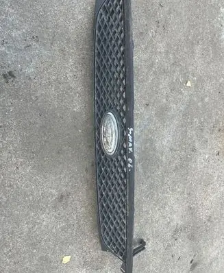 Ford Focus C-MAX Front bumper upper radiator grill