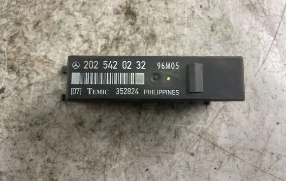 Mercedes-Benz C W202 Light module LCM 2025420232