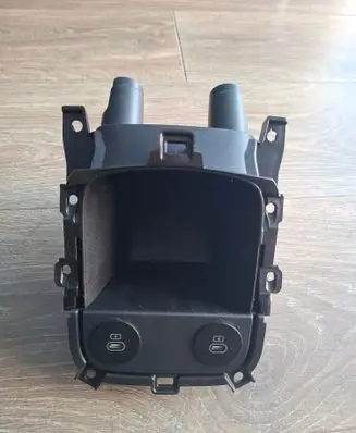 Hyundai Ioniq 5 USB socket connector 84647GIBA0 96125R1500240829