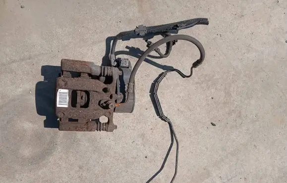 Opel Grandland X Rear brake caliper 9819059380