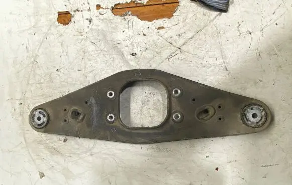 Mercedes-Benz E W211 Rear differential/diff mount bracket A2303521806