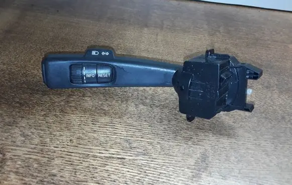 Volvo V50 Indicator stalk 17D770