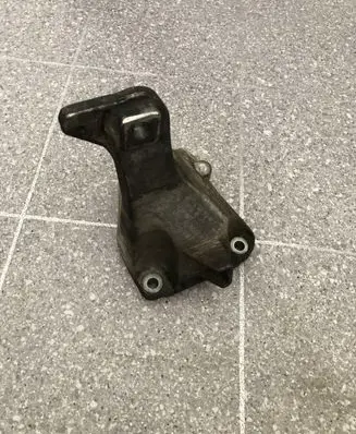 BMW 5 E60 E61 Engine mounting bracket 13807410 2211678191601