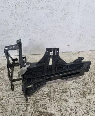 BMW 5 F10 F11 Headlight/headlamp mounting bracket 7200793