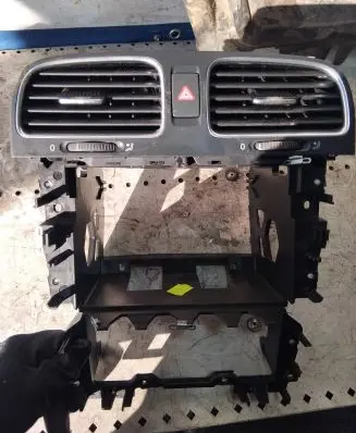 Volkswagen Golf VI Dash center air vent grill 5K0815736D
