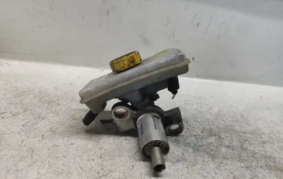 Skoda Superb B5 (3U) Master brake cylinder