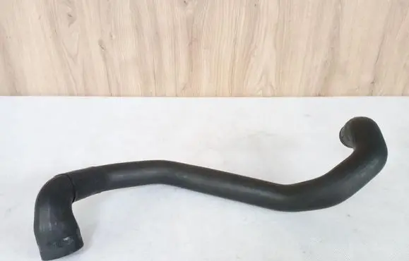 Engine coolant pipe/hose