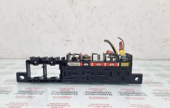 Volkswagen Golf IV Fuse module 8L0941822