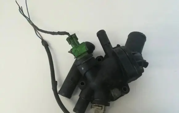 Volvo S40, V40 Engine coolant pipe/hose 8200065390 8200065392