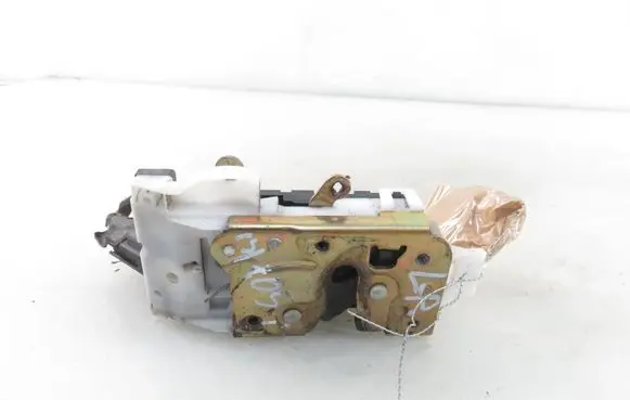 Ford Mondeo Mk III Front door lock 2S4AA21813DB