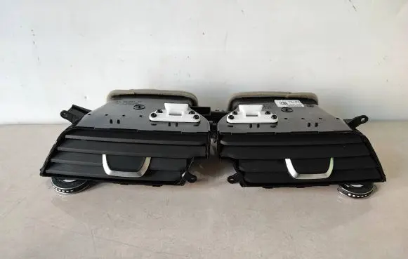 BMW 7 G11 G12 Dash center air vent grill 932995507