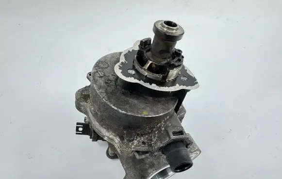 BMW 1 F20 F21 Fuel injection high pressure pump 7611115