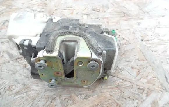 Infiniti G20 Front door lock 805525P013
