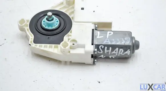 Volkswagen Sharan Front door window regulator motor 8K0959802B 1101919809201 10120420240010