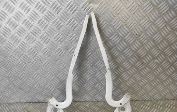 Engine bonnet/hood hinges